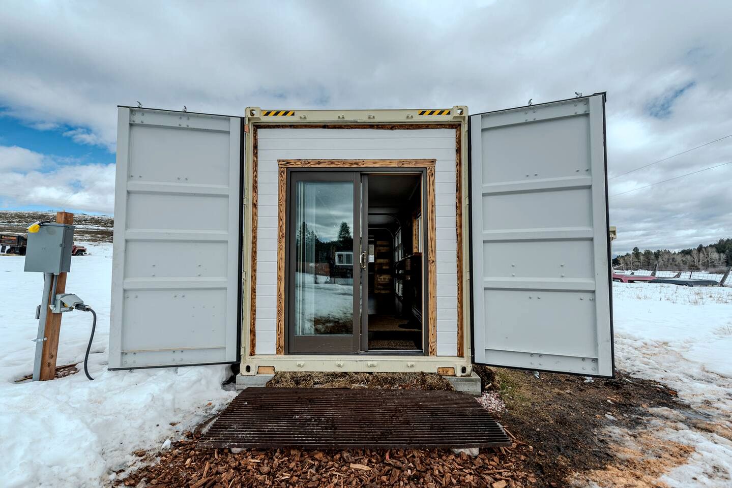 Serene Recycled Container in Big Sky Montana, Perfect for a Glamping Weekend in the Wilderness