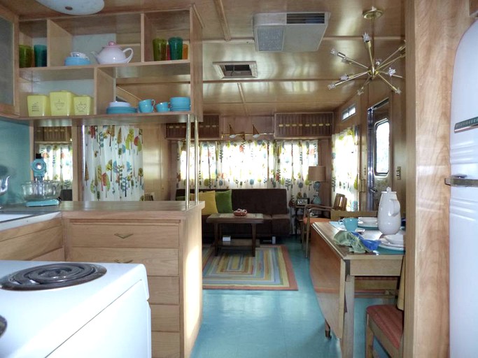 Caravans (Denison, Texas, United States)