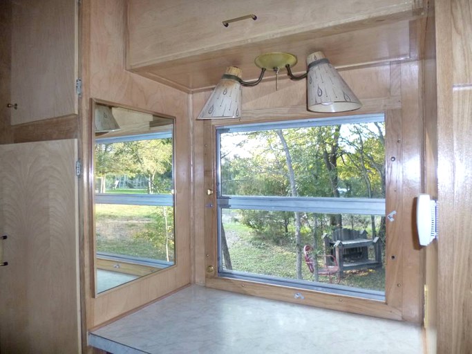 Caravans (Denison, Texas, United States)