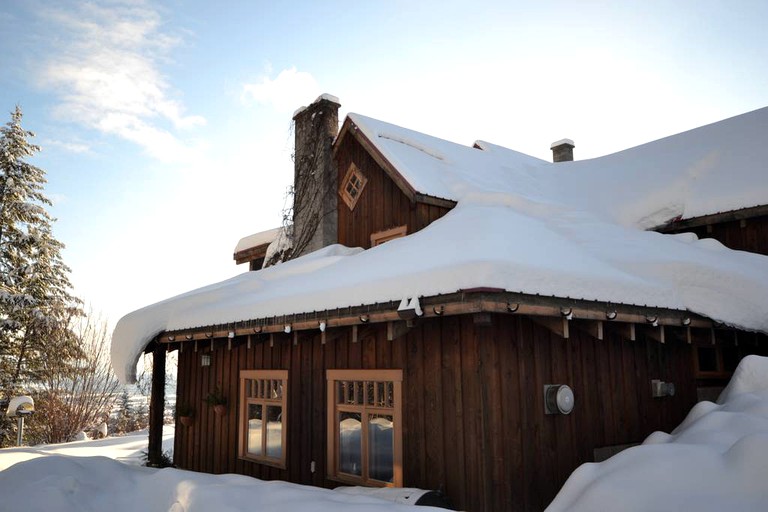 Cabins (Salmon Arm, British Columbia, Canada)