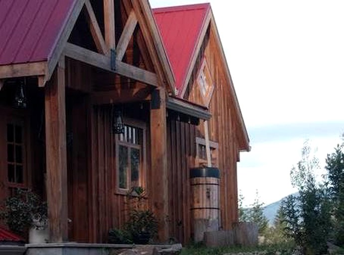 Cabins (Salmon Arm, British Columbia, Canada)