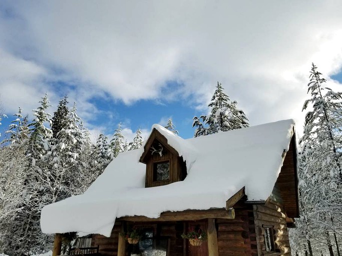 Cabins (Salmon Arm, British Columbia, Canada)