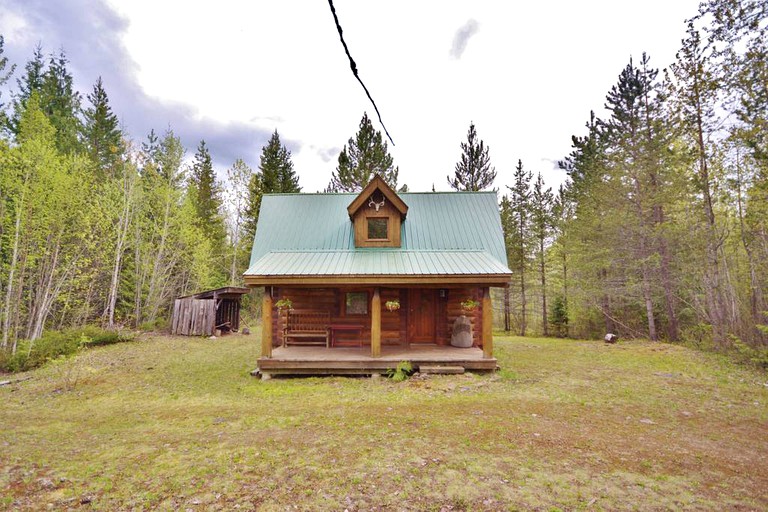 Cabins (Salmon Arm, British Columbia, Canada)