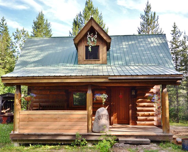 Cabins (Salmon Arm, British Columbia, Canada)