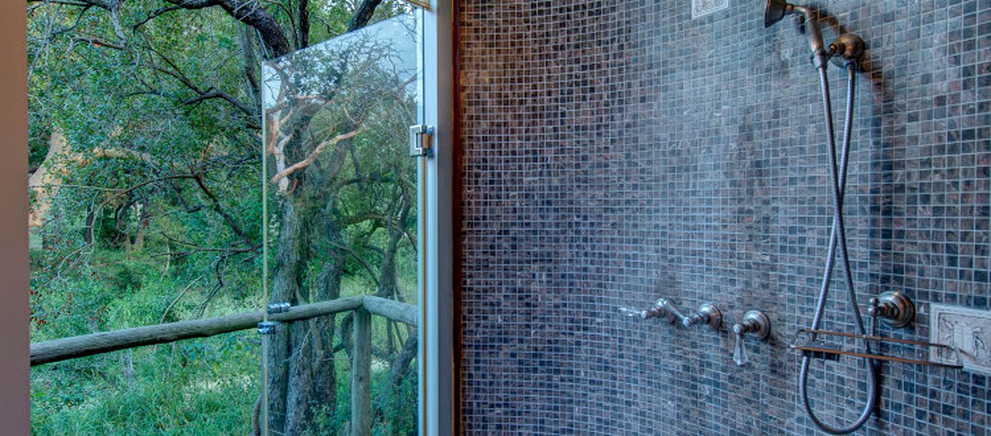 Breathtaking Safari Getaway with Gourmet Meals near Cortenburg, South Africa