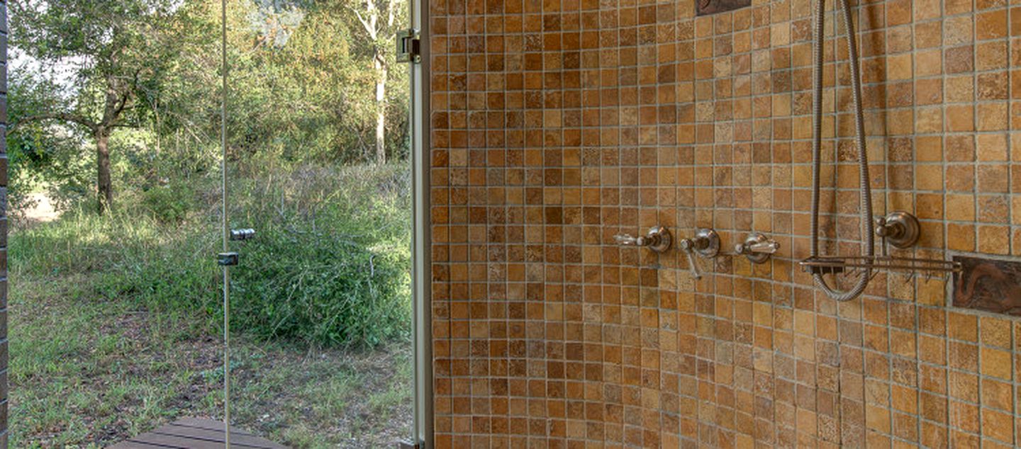 Romantic Getaway for Adventure and Wildlife Lovers near Cortenburg, South Africa