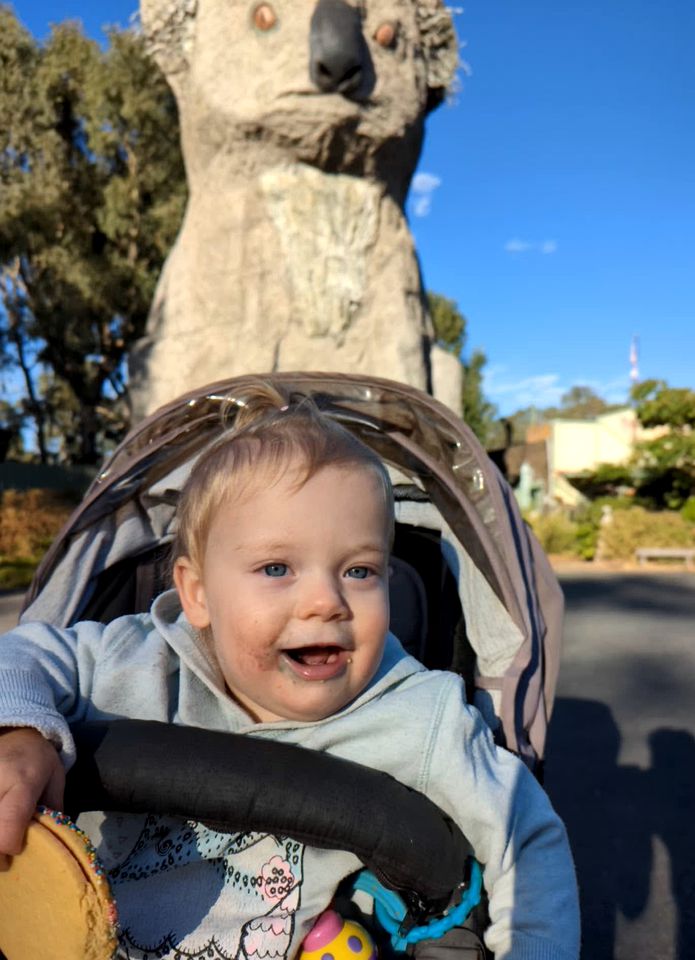 Secluded Tiny House Loft with Living Room Space, Tennis Court and Swimming Pool in Victoria, Australia