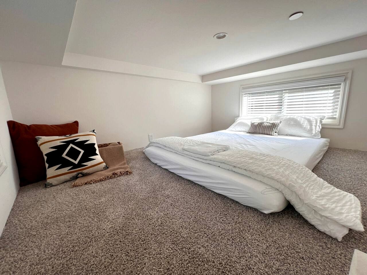 Bright Modern Tiny Retreat with Yoga Dome Near Yosemite, Groveland, California