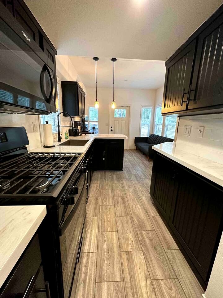 Charming Bright Tiny Home with Stargazing & Yoga Dome Near Yosemite, Groveland, California