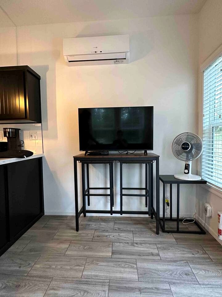 Charming Bright Tiny Home with Stargazing & Yoga Dome Near Yosemite, Groveland, California