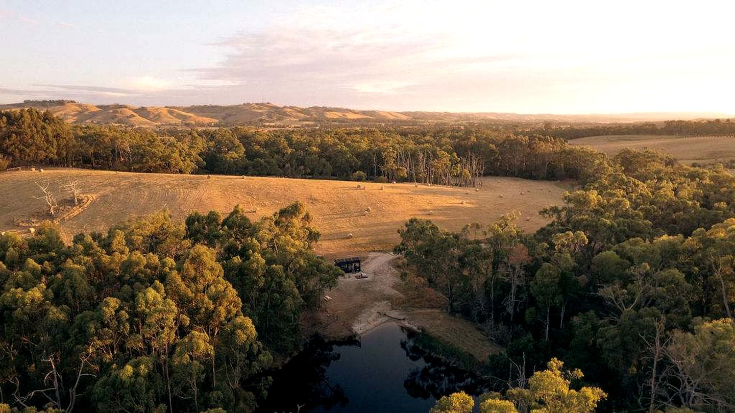 Secluded Tiny Home with Bird-Watching Hut near Loch, Victoria