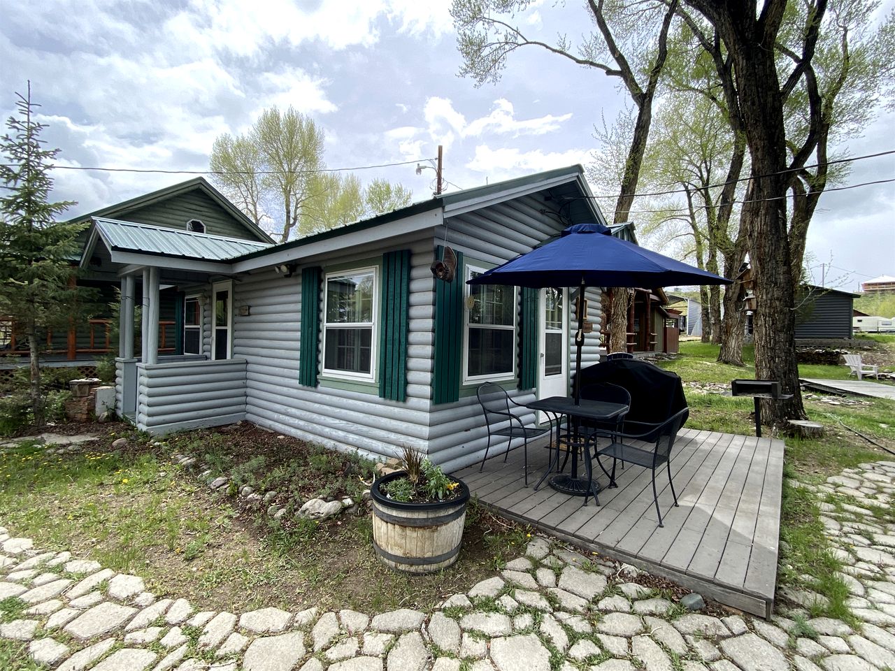 Tiny Cabin Perfect an Individual Escape with BBQ in Riverside, Wyoming