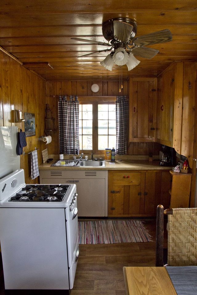 Tiny Cabin Perfect an Individual Escape with BBQ in Riverside, Wyoming