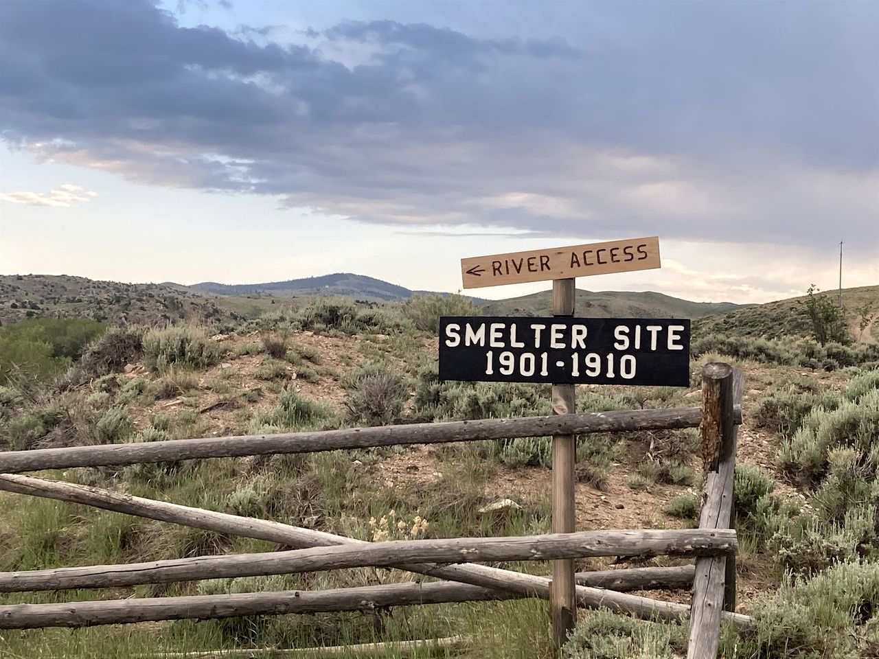 Tiny Cabin Perfect an Individual Escape with BBQ in Riverside, Wyoming