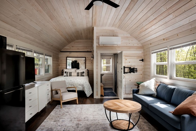 Cabins (United States of America, Great Cacapon, West Virginia)