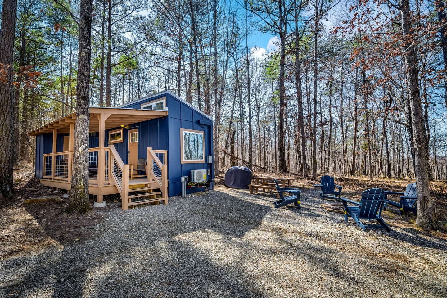 Relaxing Tiny House Surrounded by Trees for a Peaceful Escape in Nature in Mentone, Alabama