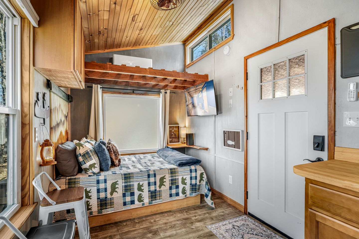 Relaxing Tiny House Surrounded by Trees for a Peaceful Escape in Nature in Mentone, Alabama