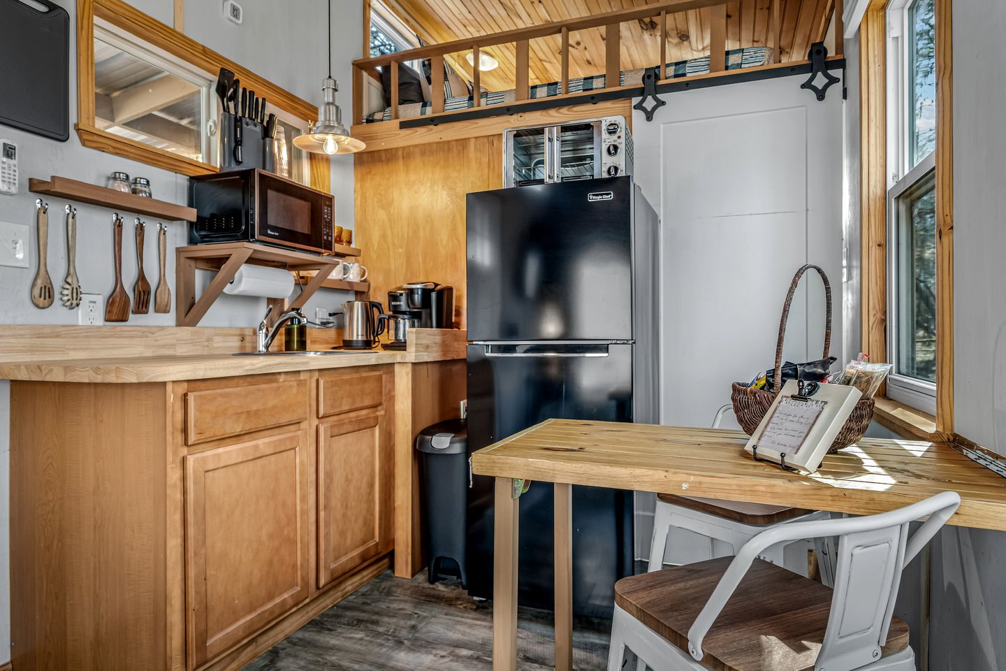 Relaxing Tiny House Surrounded by Trees for a Peaceful Escape in Nature in Mentone, Alabama