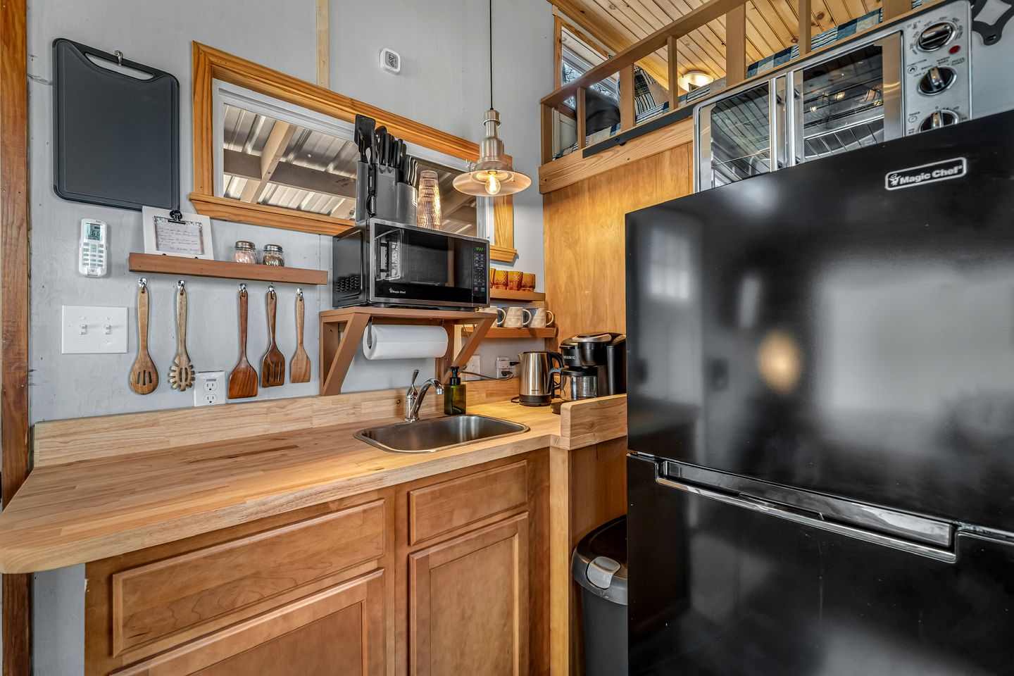 Relaxing Tiny House Surrounded by Trees for a Peaceful Escape in Nature in Mentone, Alabama