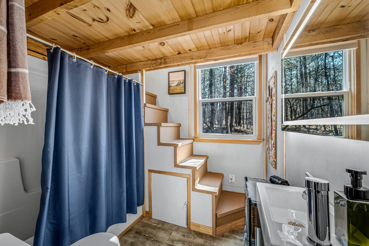 Relaxing Tiny House Surrounded by Trees for a Peaceful Escape in Nature in Mentone, Alabama