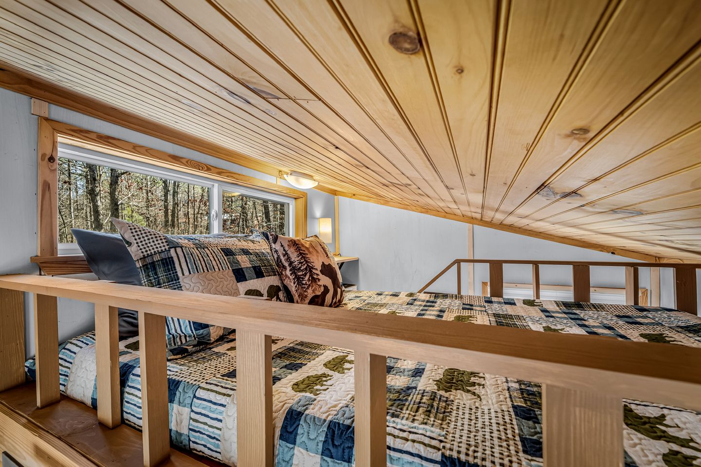 Relaxing Tiny House Surrounded by Trees for a Peaceful Escape in Nature in Mentone, Alabama
