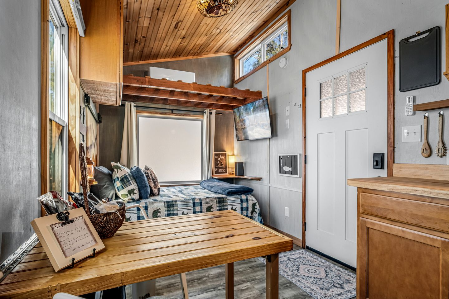 Relaxing Tiny House Surrounded by Trees for a Peaceful Escape in Nature in Mentone, Alabama