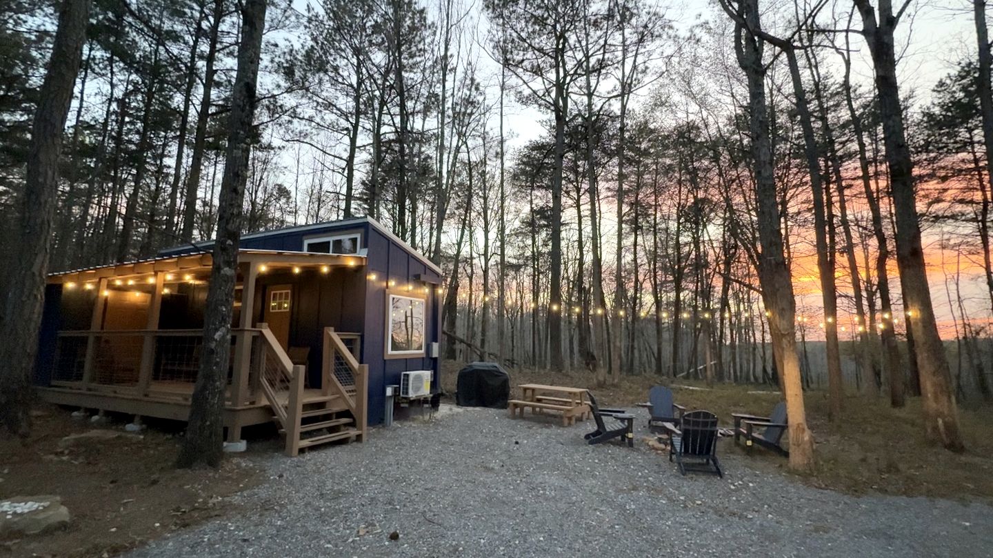 Relaxing Tiny House Surrounded by Trees for a Peaceful Escape in Nature in Mentone, Alabama