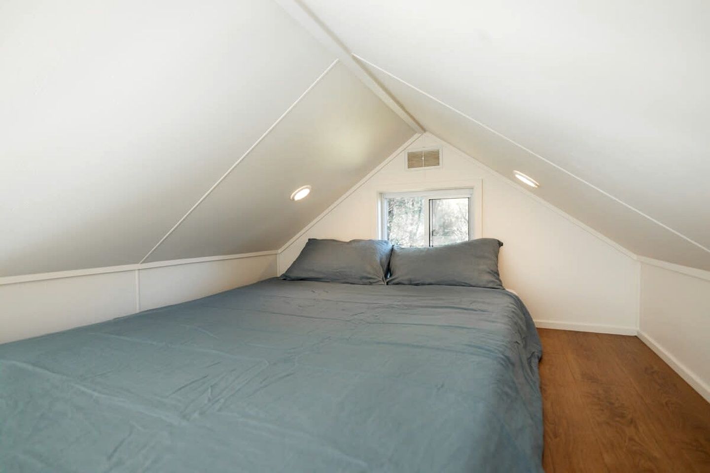 Incredible Tiny House with Fire Pit and Great Sights in Laguna, New South Wales