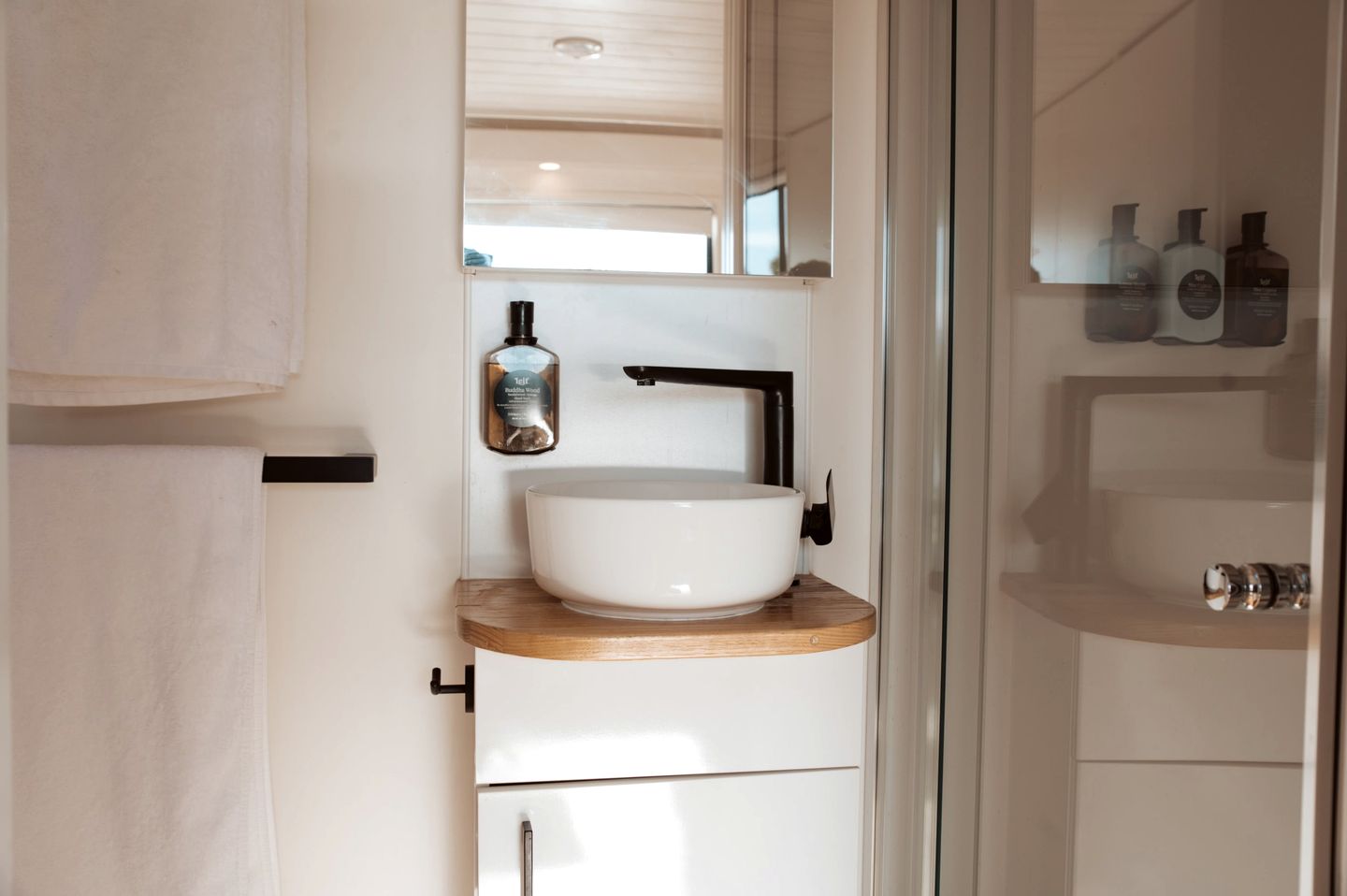 Breathtaking Tiny House with Delightful Sky Views in Pomonal, Victoria