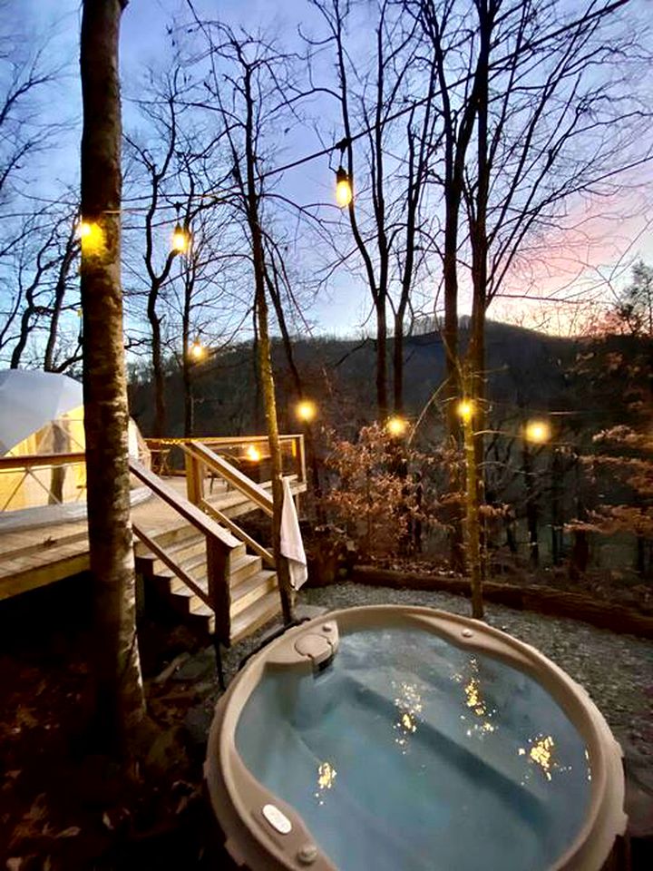 Experience Unrivaled Luxury: Exclusive Dome with Hot Tub and Unique Views in North Carolina