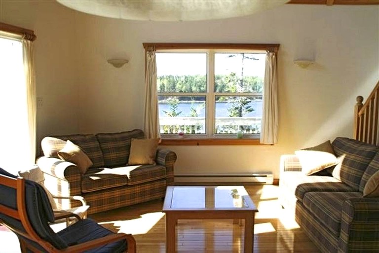 Cottages (Cape Breton Island, Nova Scotia, Canada)