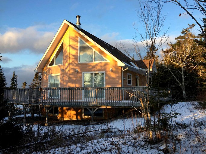 Cottages (Cape Breton Island, Nova Scotia, Canada)