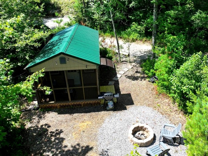 Cabins (United States of America, Purlear, North Carolina)