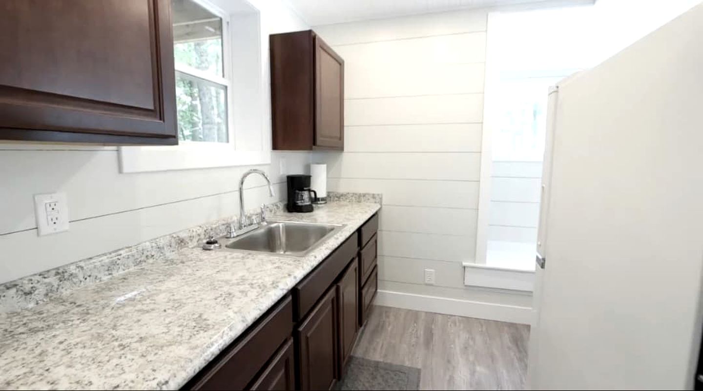 Secluded Tiny House near Owensville, Missouri - Ideal for a Glamping Vacation with Family and Friends