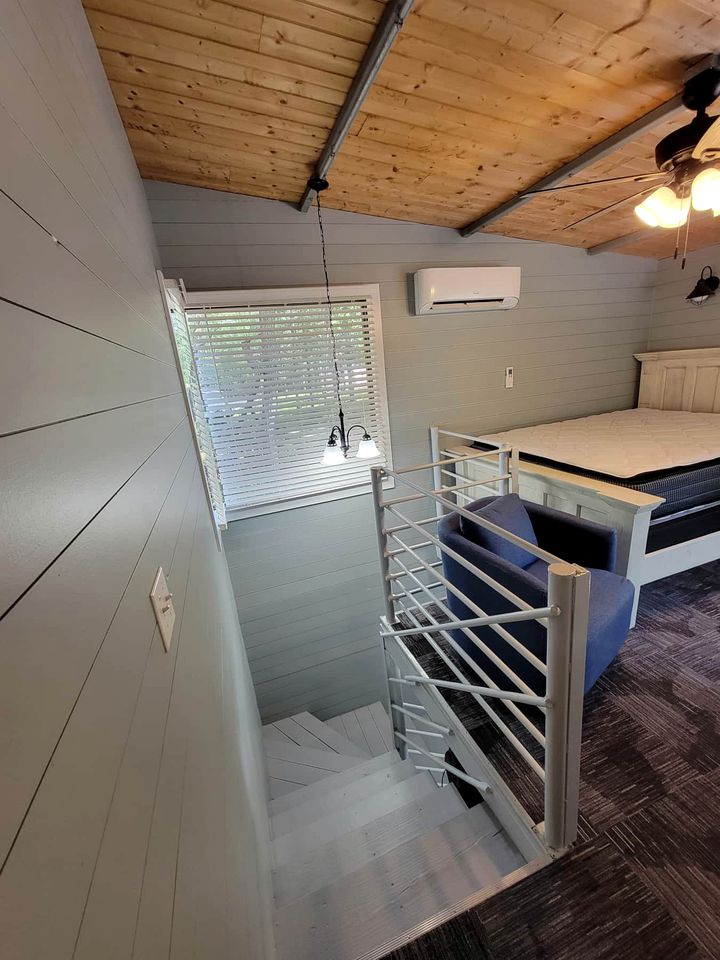 Romantic Glamping Getaway Perfect for Quality Time with Your Partner: Cute Tiny House near Owensville, Missouri