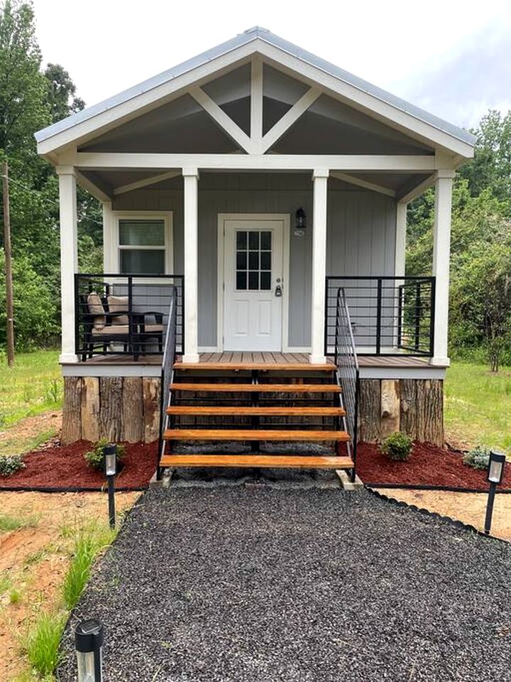 Cute Tiny House on Sixty Acres of Private Land for a Peaceful Glamping Getaway in Northern Mississippi