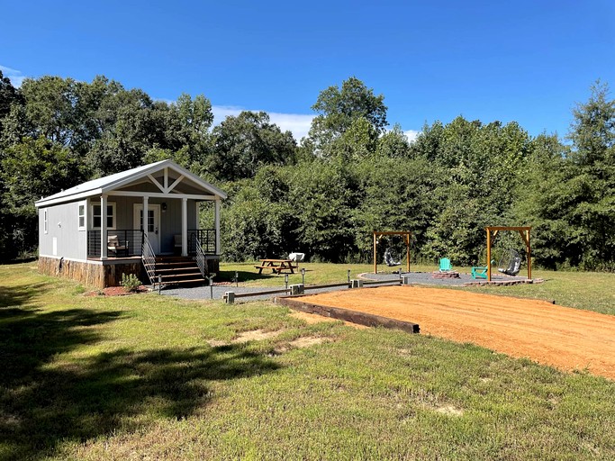 Cute Tiny House on Sixty Acres of Private Land for a Peaceful Glamping Getaway in Northern Mississippi