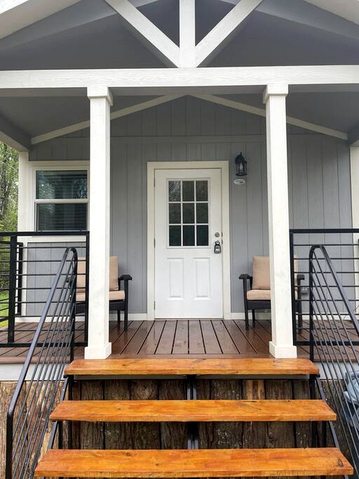 Cute Tiny House on Sixty Acres of Private Land for a Peaceful Glamping Getaway in Northern Mississippi