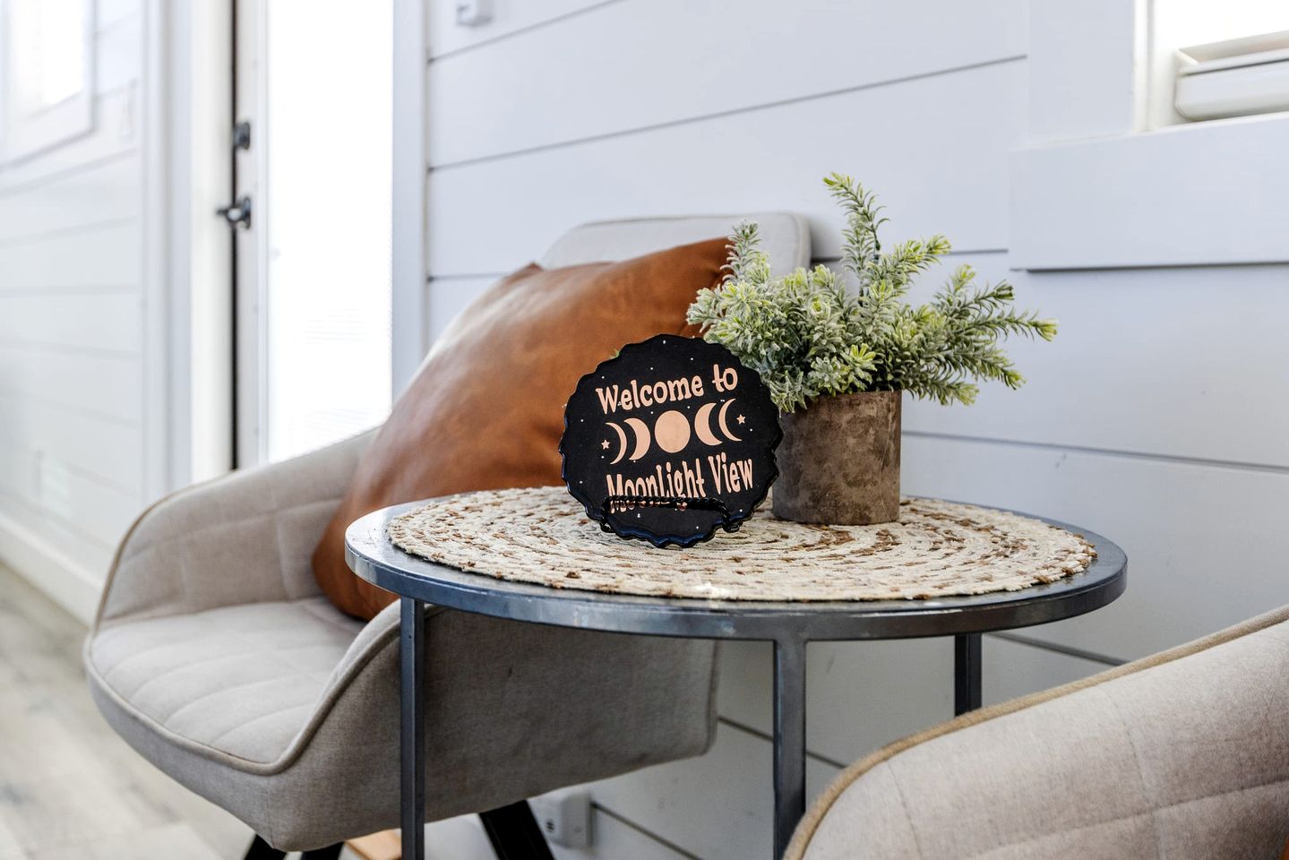 Tiny Home Paradise: Private Deck & Hot Tub Getaway in Utah's Scenic Beauty