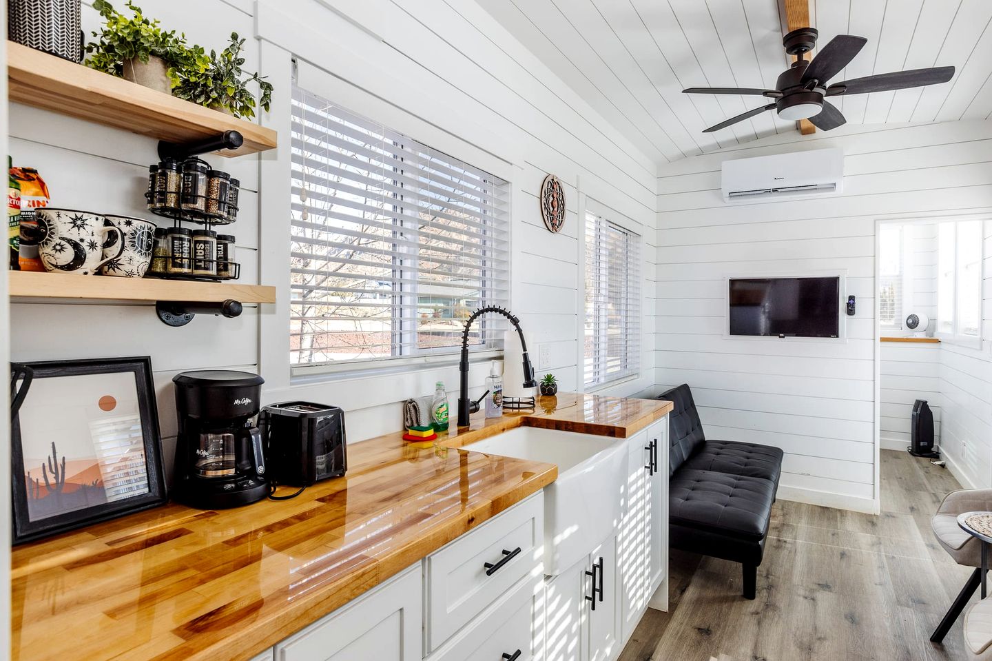 Tiny Home Paradise: Private Deck & Hot Tub Getaway in Utah's Scenic Beauty