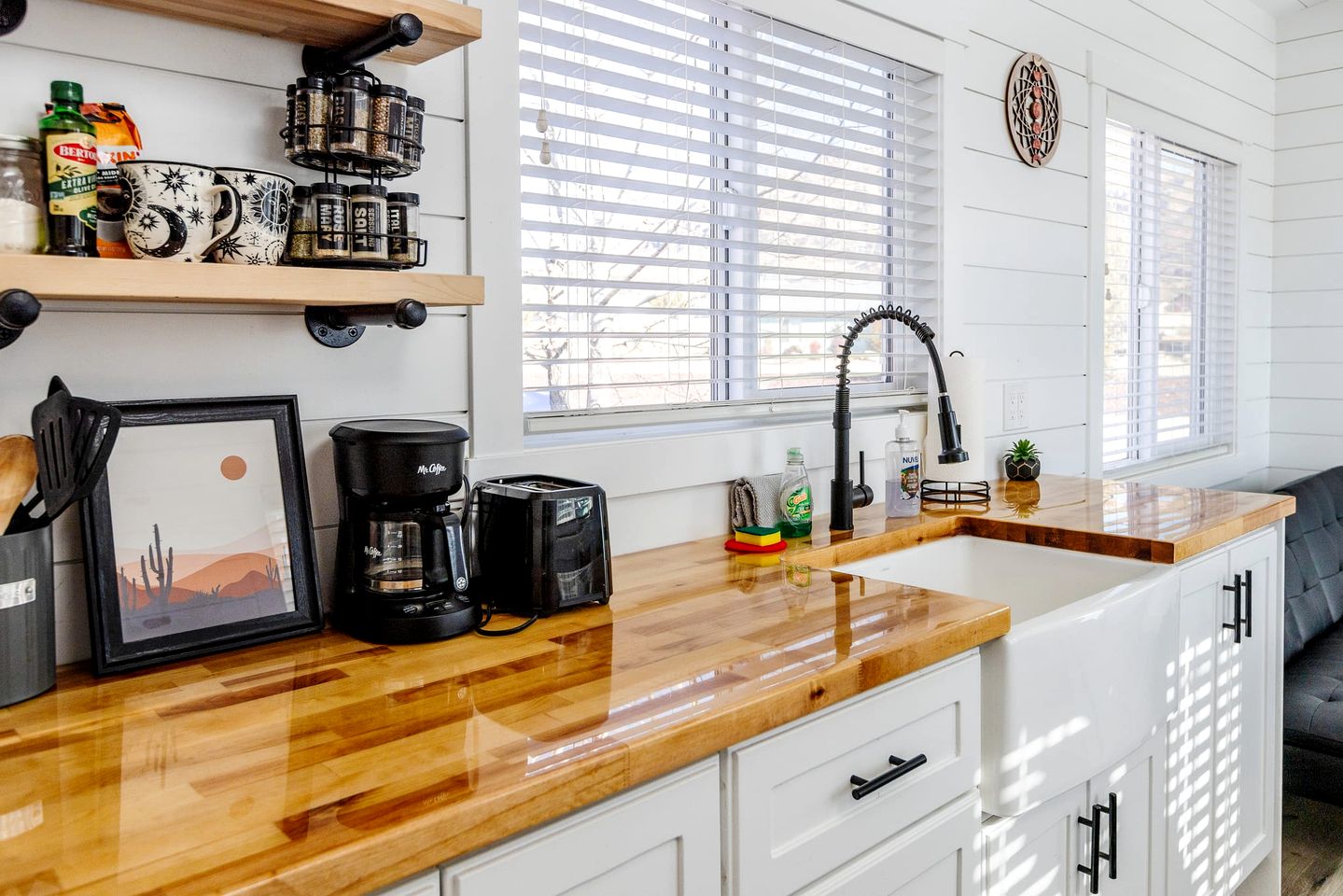 Tiny Home Paradise: Private Deck & Hot Tub Getaway in Utah's Scenic Beauty