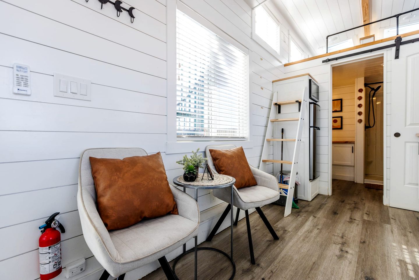 Tiny Home Paradise: Private Deck & Hot Tub Getaway in Utah's Scenic Beauty