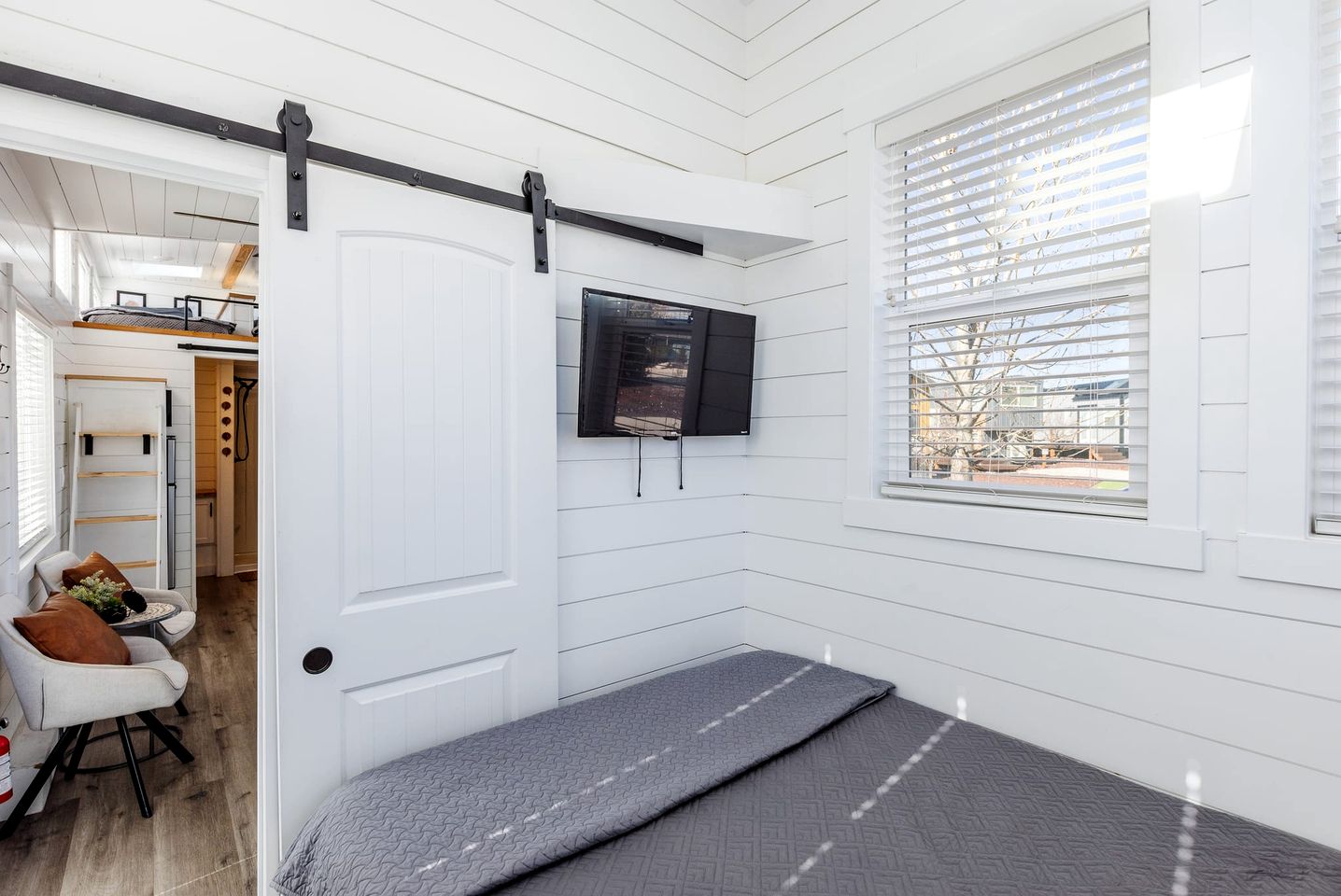 Tiny Home Paradise: Private Deck & Hot Tub Getaway in Utah's Scenic Beauty