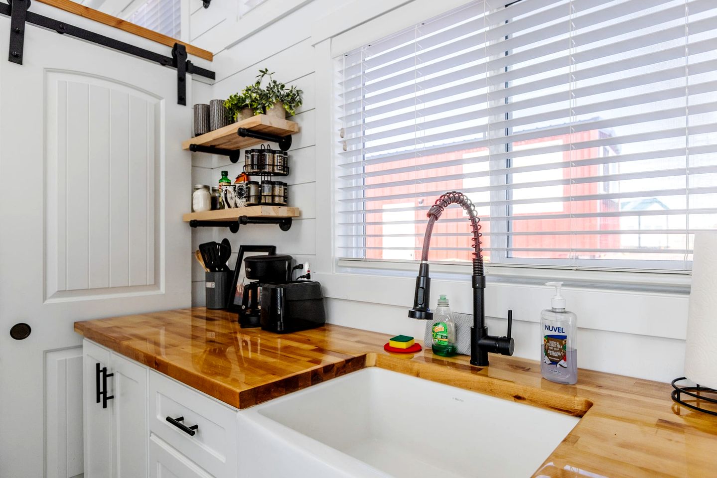 Tiny Home Paradise: Private Deck & Hot Tub Getaway in Utah's Scenic Beauty