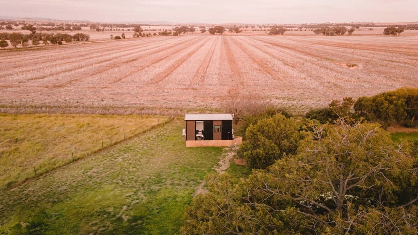 Charming Tiny Home on a Farm for a Romantic Getaway in NSW