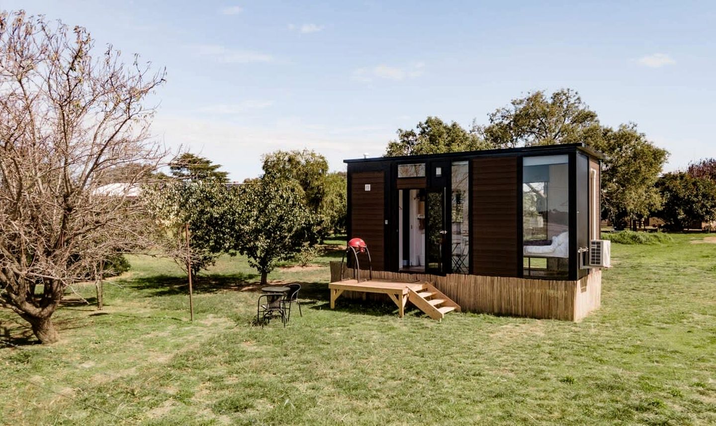 Charming Tiny Home on a Farm for a Romantic Getaway in NSW