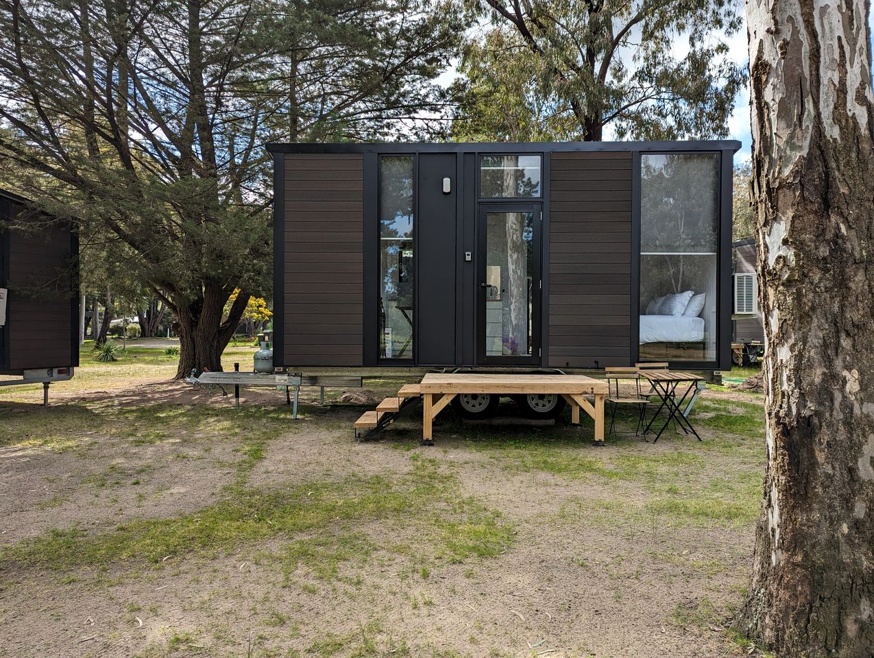 Amazing Tiny House with Outdoor Living Areas and Swimming Pool in Victoria, Australia