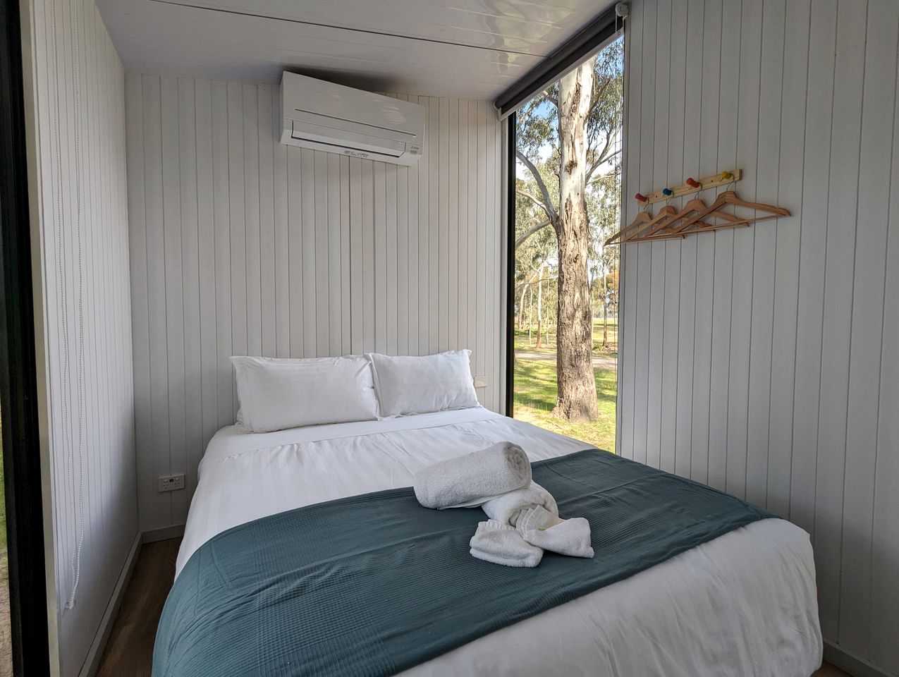 Amazing Tiny House with Outdoor Living Areas and Swimming Pool in Victoria, Australia