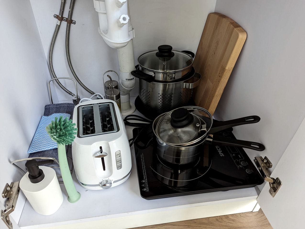 Amazing Tiny House with Outdoor Living Areas and Swimming Pool in Victoria, Australia