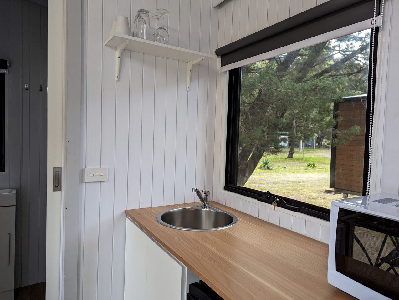 Amazing Tiny House with Outdoor Living Areas and Swimming Pool in Victoria, Australia